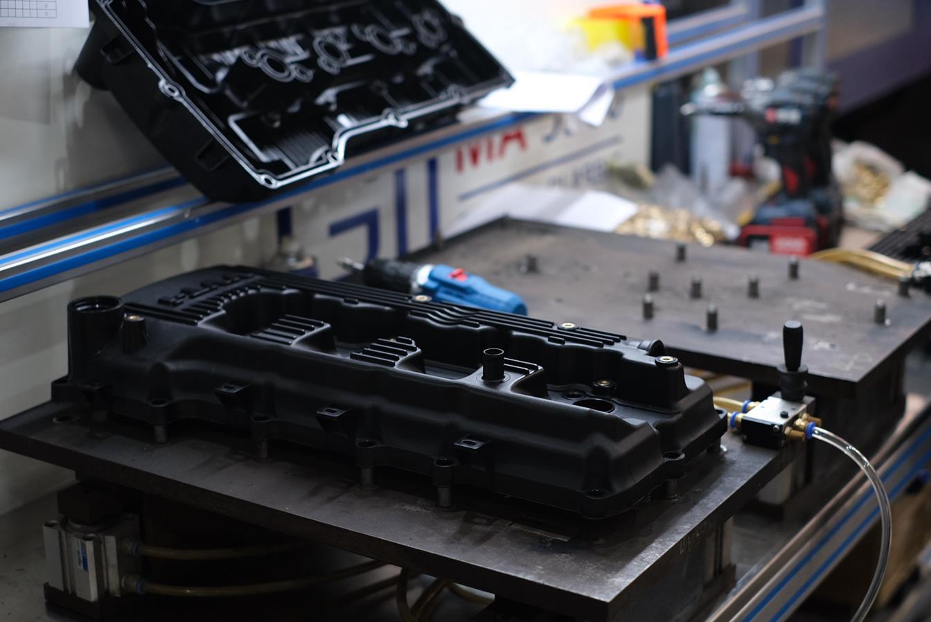 发动机气门室盖渗油怎么办